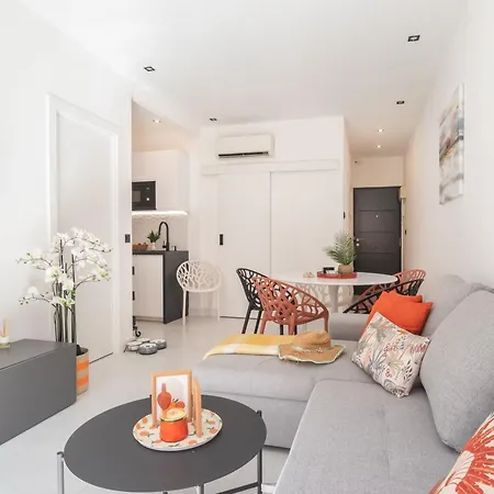 Beautiful & Fully Renovated 2Bd Apt - In City Center - 20 Meters From Beach Fuengirola Exterior photo