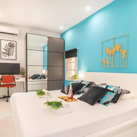 Beautiful & Fully Renovated 2Bd Apt - In City Center - 20 Meters From Beach Fuengirola Exterior photo