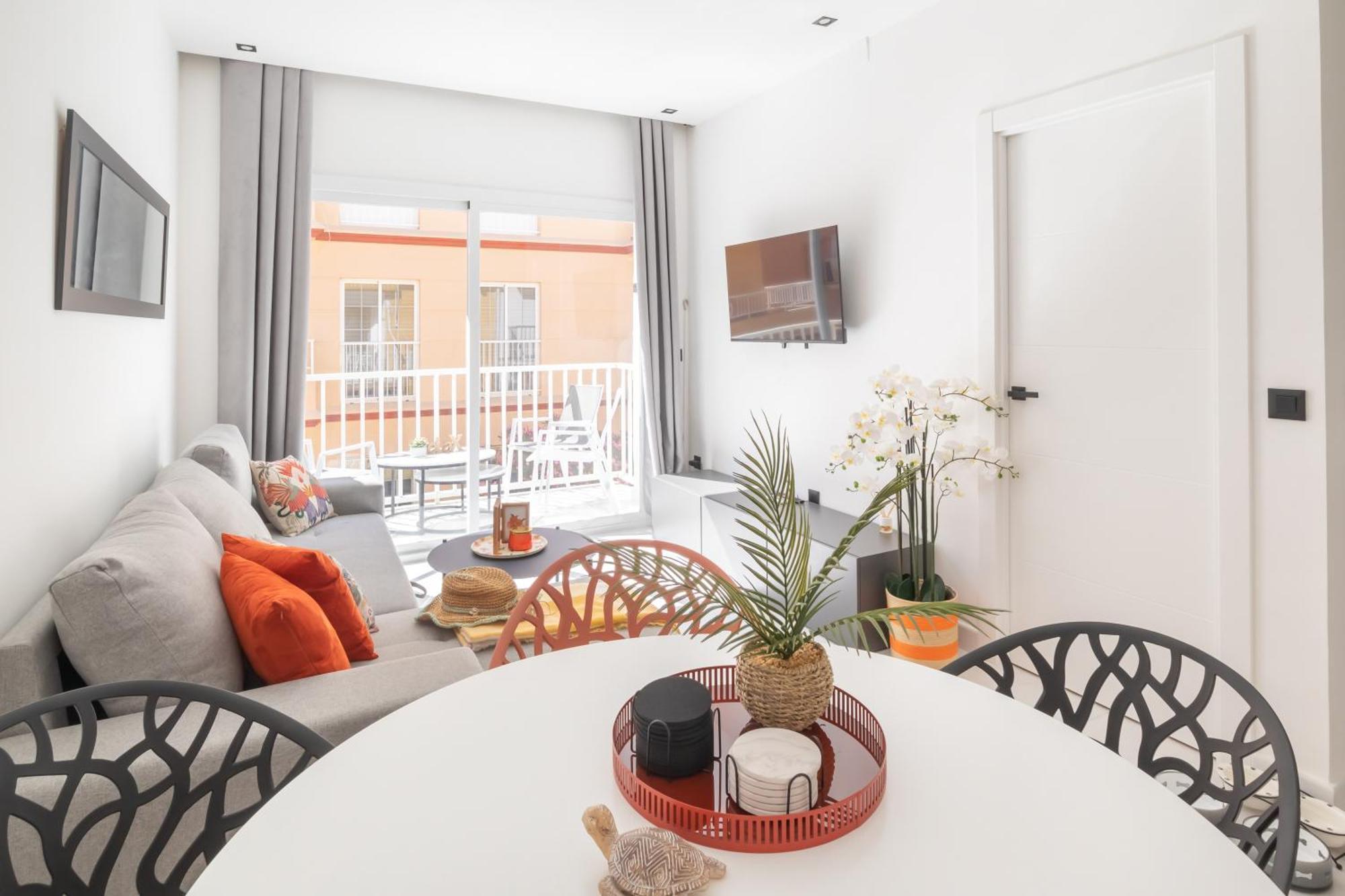 Beautiful & Fully Renovated 2bd - In Center - 20 Meters From Apartment *